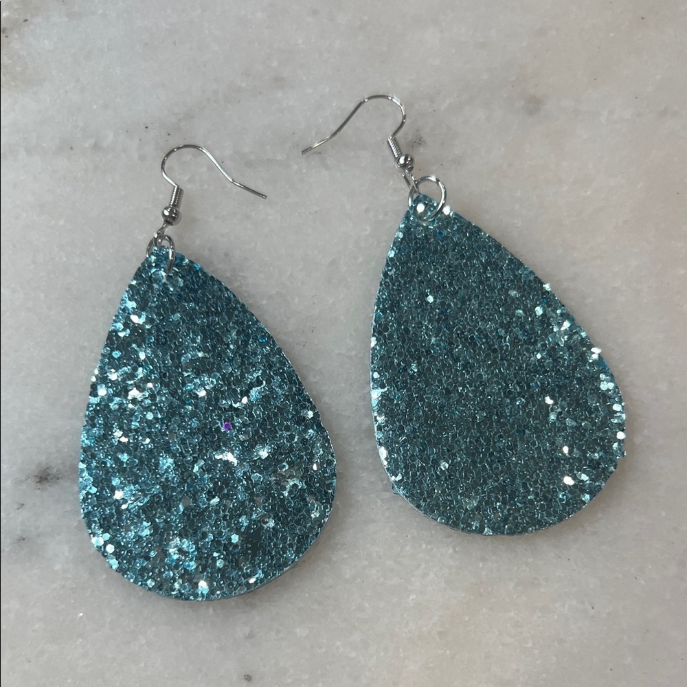 5/$30 Sale 🎃 Glittering Blue Teardrop Earrings